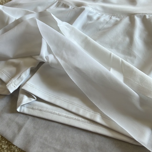 Vuori white skort size small - Picture 3 of 3